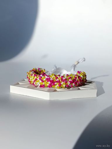 Широкий вязаный браслет из бисера