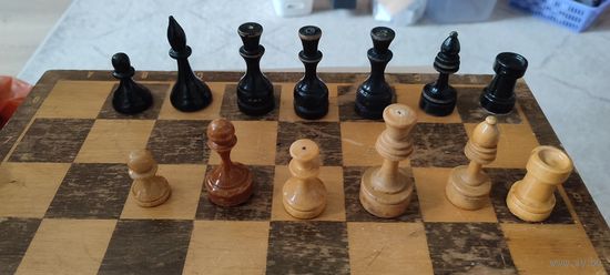 Фигуры шахматные поштучно.дерево.пластик.