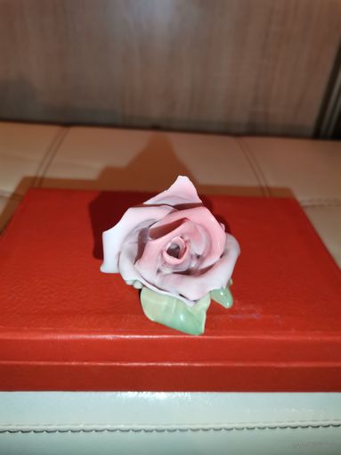 Фарфоровая фигурка "Роза", Карл Энс, есть сколы.