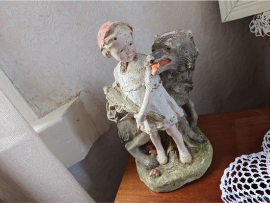 Старая массивная скульптура Красная шапочка. С 1 рубля!