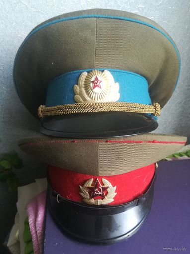 Две фуражки. Размеры 55.
