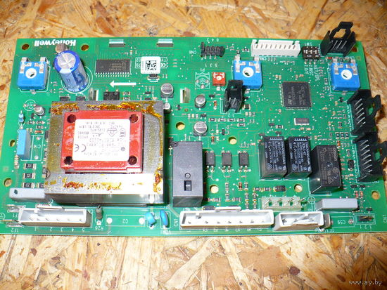 Плата управления газовым котлом, исправная, с индикатором.