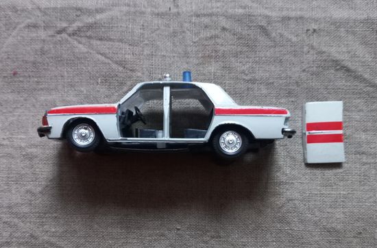 С рубля модель СССР Волга на запчасти