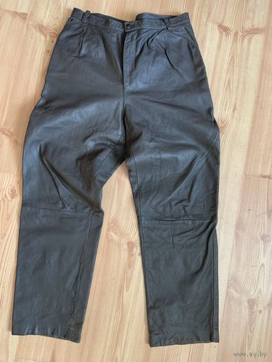 ОРИГИНАЛЬНЫЕ итальянские брюки из мягчайшей кожи с лейбами по-родне.  Из 2000-х ещё ! И это качество а не современный дерибас с озона!