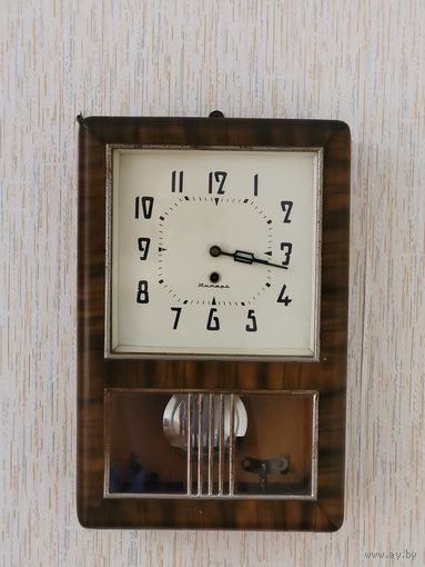 Часы  настенные Янтарь.  На ходу.
