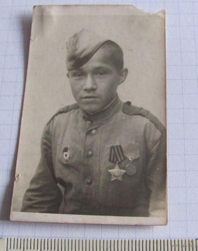 Фото 51 сын полка с орденом Славы и медалью За Сталинград