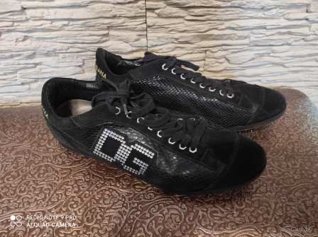 Брендовые кроссовки Dolce&Gabbana 38 р. Оригинал. Цвет черный. Приобрела в фирменном магазине. Размер 38. Хорошо сидят на ножке. Натуральная кожа и замша. Состояние для б/у вещи хорошее.