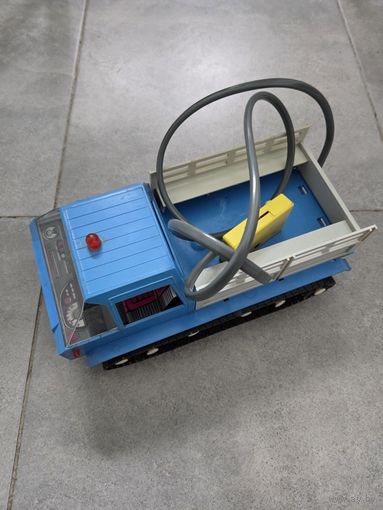 Винтажный игрушечный вездеход