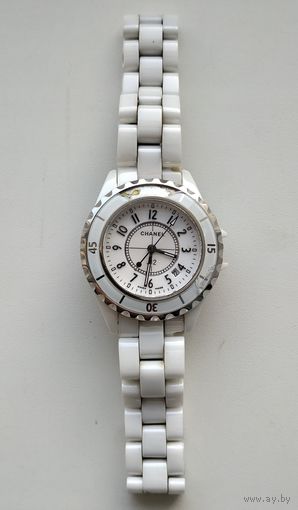 Часы Chanel J12.