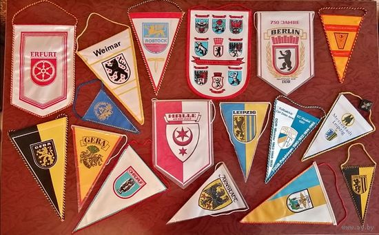 17 вымпелов городов и футбольных клубов ГДР 1985 г. по 49 р.