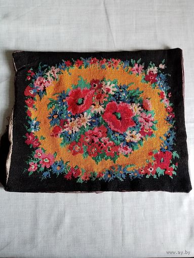 Вышитая наволочка на подушку 38х45 см Цветы Вышивка