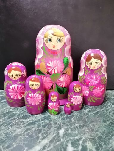 Матрешка расписная деревянная составная 7 кукол. Высотой 17,5 см