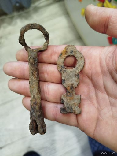 Два очень старинных ключа времён вкл