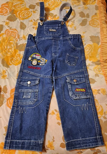 Джинсовый синий комбинезон на мальчика 5-6лет, б.у