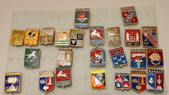 Подборка значков No1: города, гербы городов. Цена за один значок.