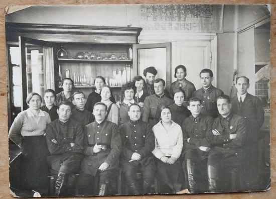 Фото группы командиров РККА и преподавателей военного учебного заведения. 1930-е.  15.5х 22.5 см