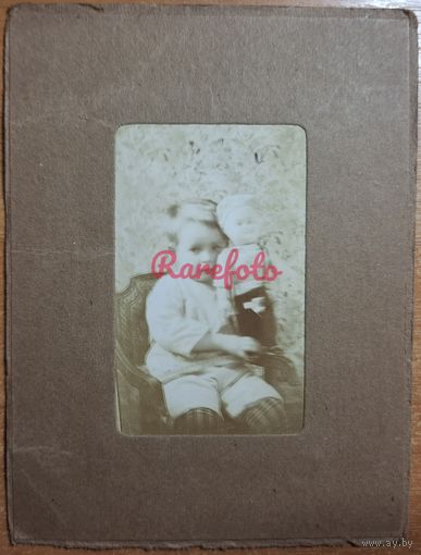 1930-е Двойное фото ребенок с игрушкой и бабушка