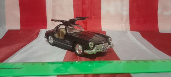 Машинка (модель) Kinsmart 1:36 Mercedes-Benz 300 SL 1954