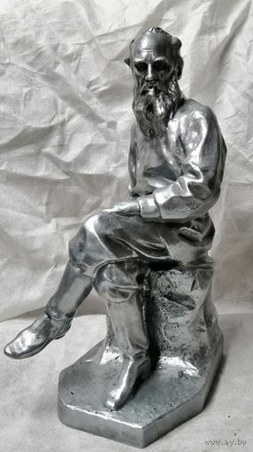 Л. Н. Толстой на пне. 29 см. Скульптор Вишкарёв. Литьё, силумин, большой, СССР .