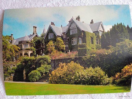 Англия. Вид с террасы в саду