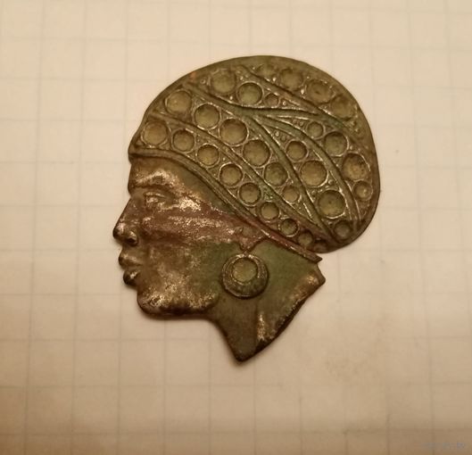 Голова африканки, накладка.