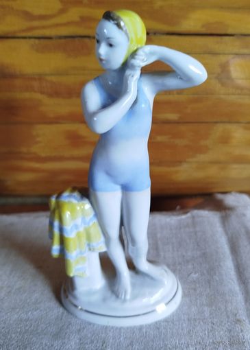 Юная пловчиха (купальщица) лфз