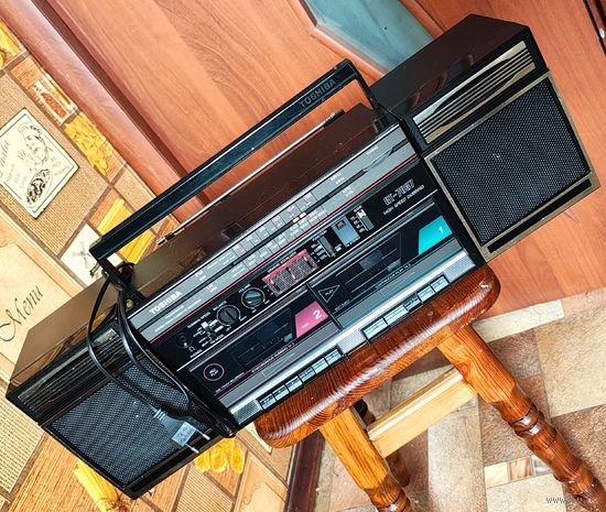 Toshiba RT-7037. Двухкассетный магнитофон. Магнитола с радио. Бумбокс геттобластер