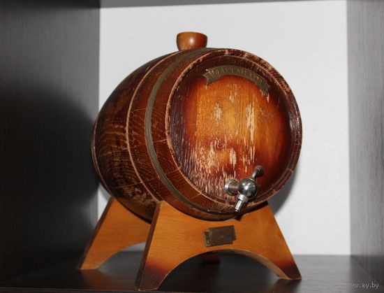 Деревянный, винный бочонок - диспенсер "Массандра".