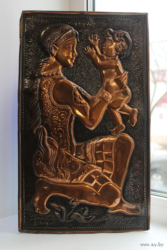 Шикарная, редкая работа сувенир чеканка медная "МАТЕРИНСТВО" ЗАПОРОЖСКИЙ ТИТАНО-МАГНЕВЫЙ КОМБИНАТ