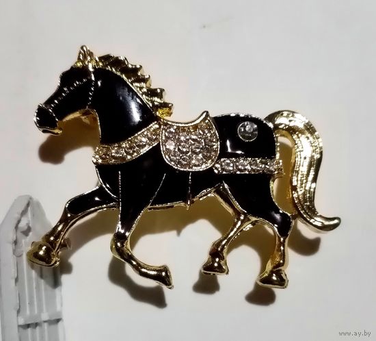 Значек - брошь Конь