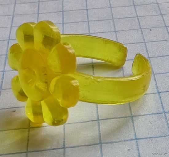 Детское пластиковое колечко