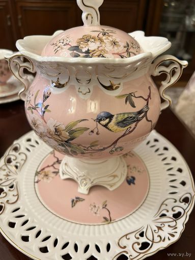 Шикарный фарфоровый сервиз