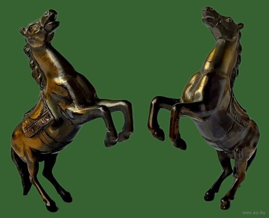 КРАСИВАЯ ТЯЖЁЛАЯ СТАТУЭТКА '' КОНЬ ''