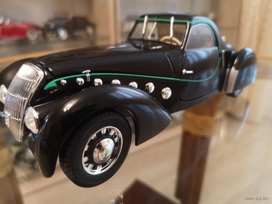 Модель 1:18 Peugeot 302