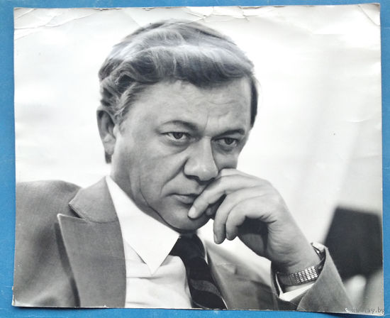 Фото актера Юрия Горобца в фильме "Время ее сыновей" 1974 г.