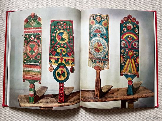 Книга по искусству Русские прялки