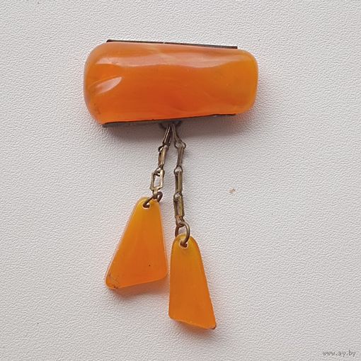 Брошь с латунной застежкой