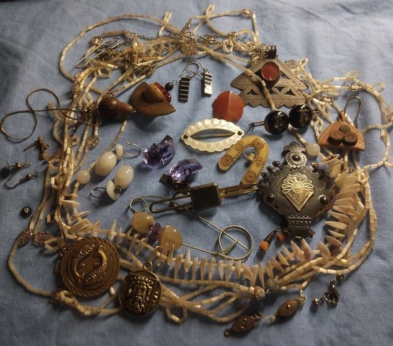 Бижутерия из СССР. Одним лотом.