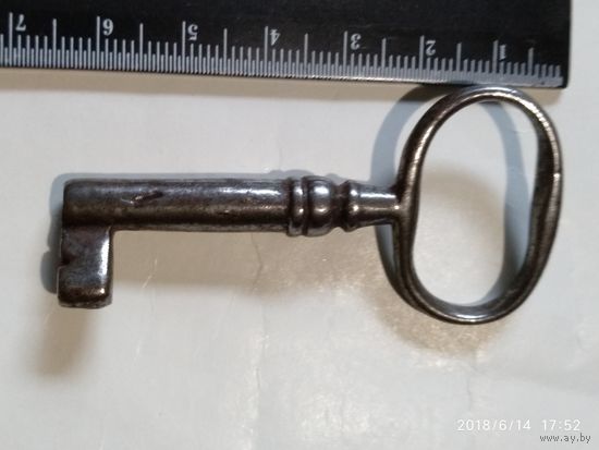 Старинный стальной ключ. XIX век. Длина 61 мм.