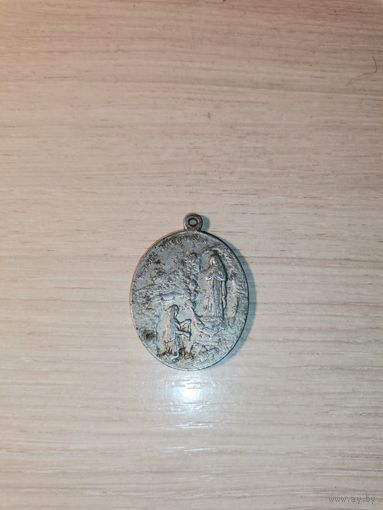 Католический медальон, алюминий, размер 3*3*2.7 см.