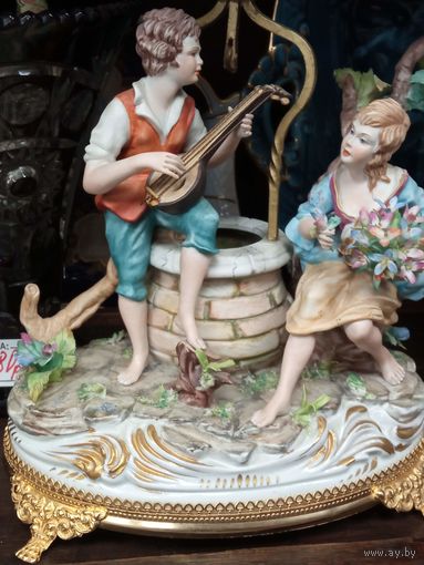 Авторская статуэтка у колодца