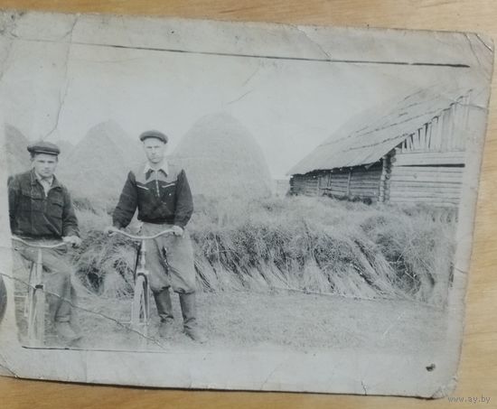 Фото сельская жизнь (снопы льна или эерно)