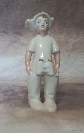 Статуэтка. Юный будёновец.