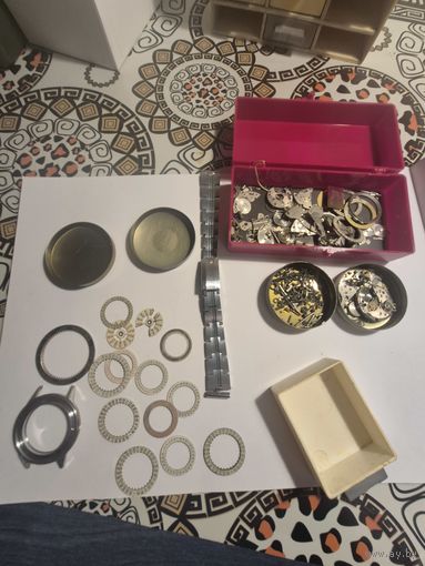 Запчасти к часам ( с коробочками )