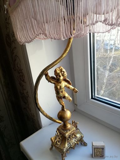 Лампа настольная.