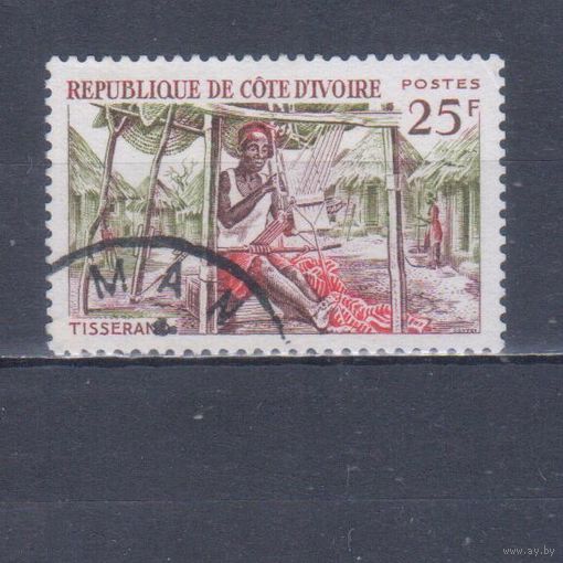 [2004] Кот д'Ивуар 1965. Культура и быт.Ремесла.Ткач. Гашеная марка.