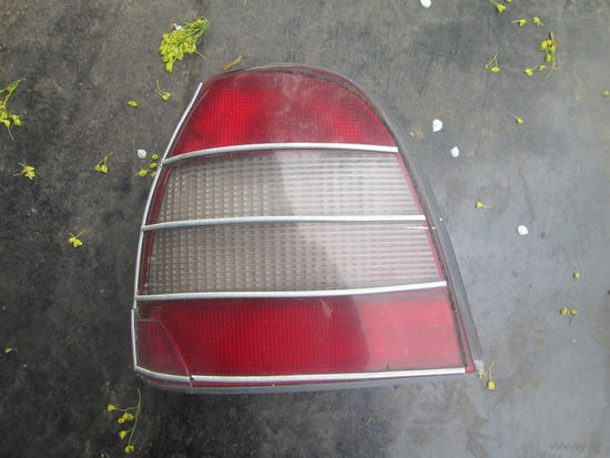 Лот 656. Задний левый фонарь Nissan Sunny N14. Старт с 5 рублей!