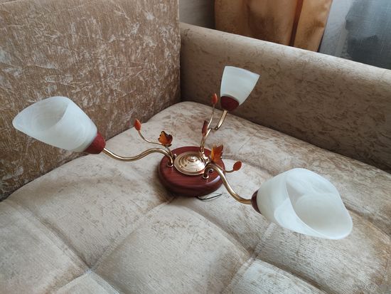 Люстра б/у на 3 плафона