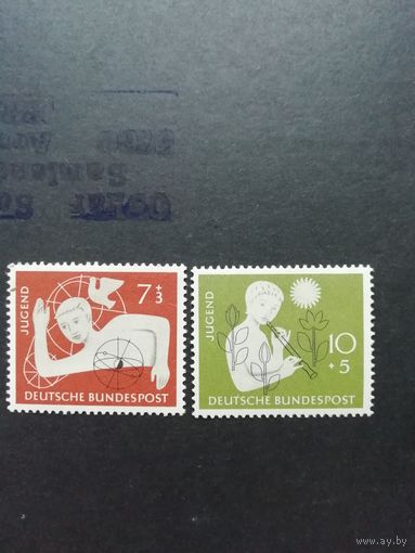 ФРГ 1956 Серия из двух марок "Фонд помощи молодежи" (марка номиналом 7 чистая** номиналом 10 чистая* есть небольшая точка на марке с задней стороны) Mi. 237-238 каталог 11.00 евро
