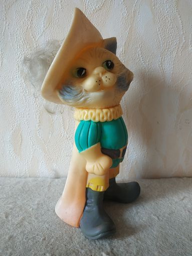 Игрушка резиновая "Кот в сапогах", СССР, 80-е годы прошлого столетия.